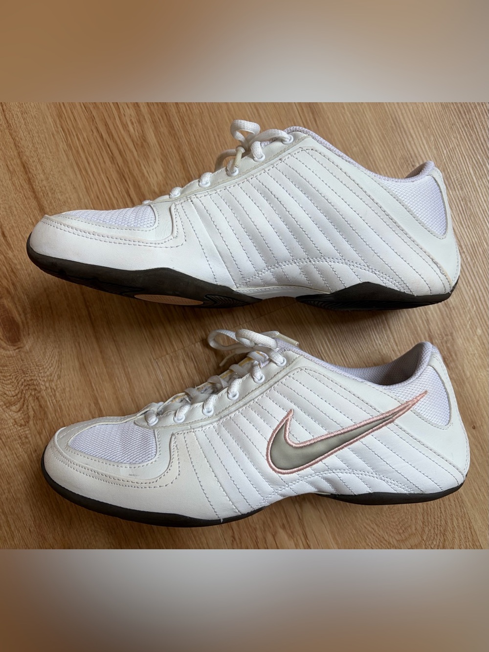 Nike White Leather Sneakers Musique dance aerobics athletic shoes 9.5